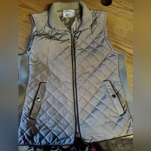 Cambridge Dry Goods Quilted Light Gray Sleeveless Vest